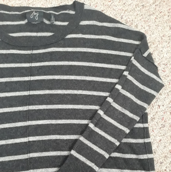 Two-tone gray striped sweatshirt - Picture 2 of 5